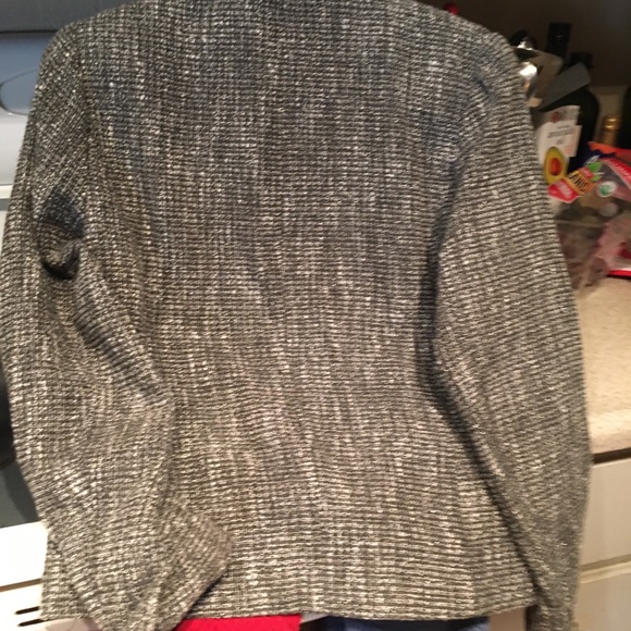 Great silk lined Jacket with silver threads. - Picture 2 of 7